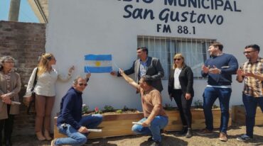 Autoridades provinciales y municipales inauguraron la radio de Frecuencia Modulada de San Gustavo. FOTO: Melisa Curá