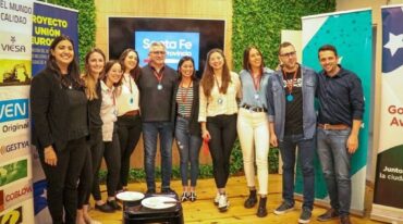 Premio en mano. Carlos Rubén Domenje agradeció a los organizadores del concurso por la oportunidad. Gentileza.