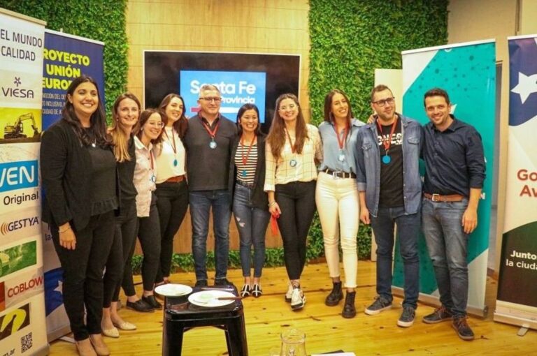 Premio en mano. Carlos Rubén Domenje agradeció a los organizadores del concurso por la oportunidad. Gentileza.