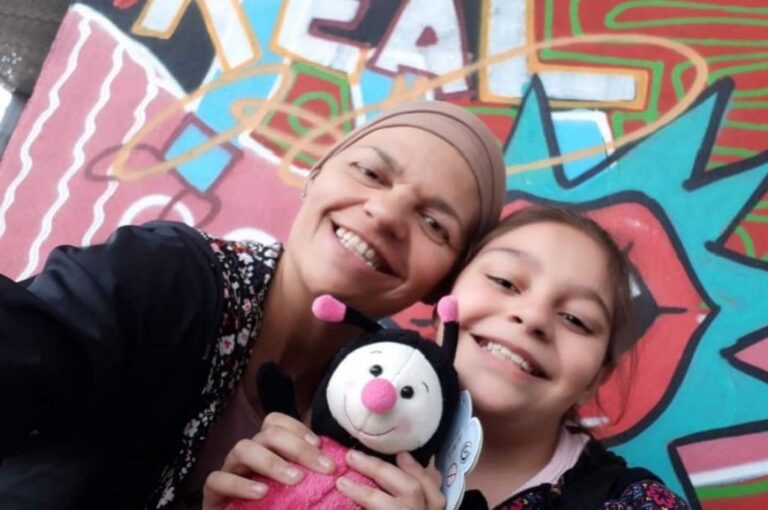 Andrea junto a su hija Nela