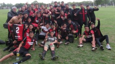 Newells Old Boys festejó en un clásico que terminó con incidentes. Gentileza.