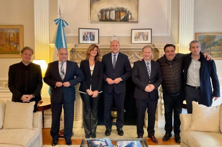 El gobernador Perotti estuvo en el Consulado General de Argentina en Nueva York. Archivo.