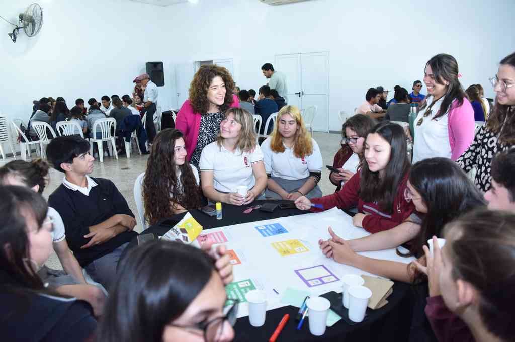 La intendente Mitre fundamentó la convocatoria como una forma de que 'los jóvenes también se comprometan en elaborar su propio diagnóstico de cada lugar que habitan