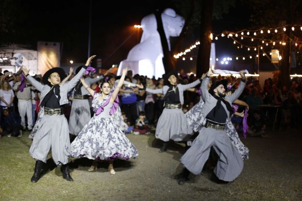 Nuestro país también está representado en la fiesta en la zona del Monumento. Archivo.