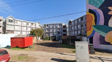 El crimen se produjo en el Fonavi de la zona de Rouillón y Segui. Google Street View.