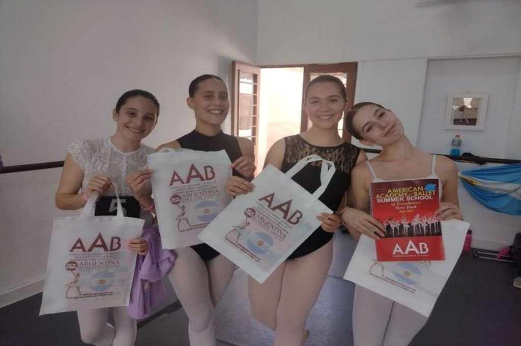Las jóvenes bailarinas esperan con ansias el sueño hecho realidad de tomar un curso de formación en Nueva York.