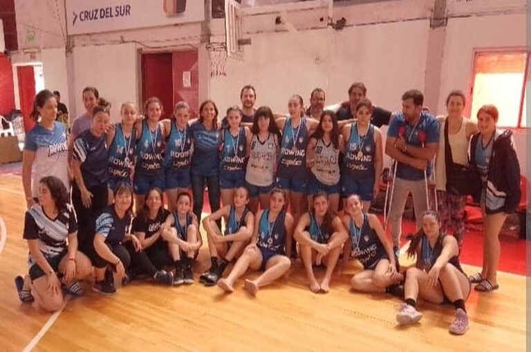 El equipo femenino U13 del Paraná Rowing Club viene desarrollando una excelente temporada.