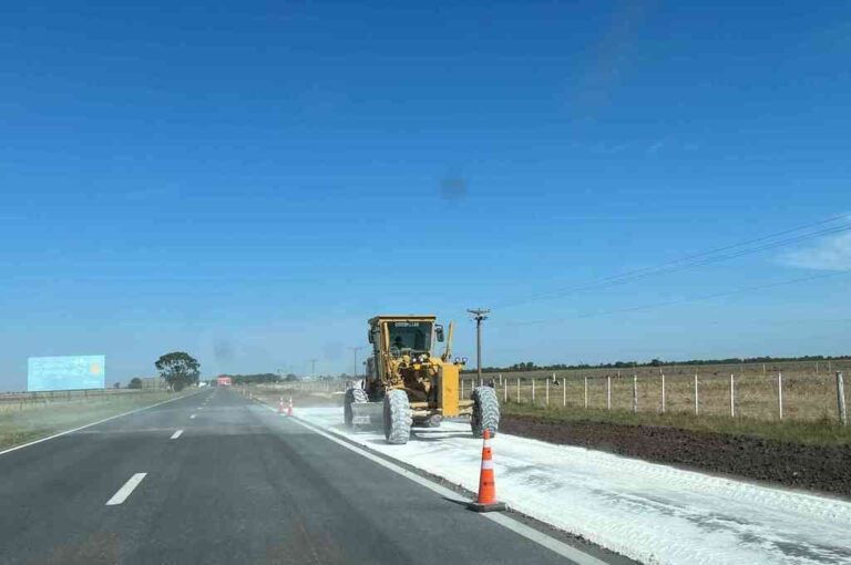En el tramo entre ambas localidades del departamento Las Colonias ya se observan los sectores donde estará disponible el trecer carrill. Mirador