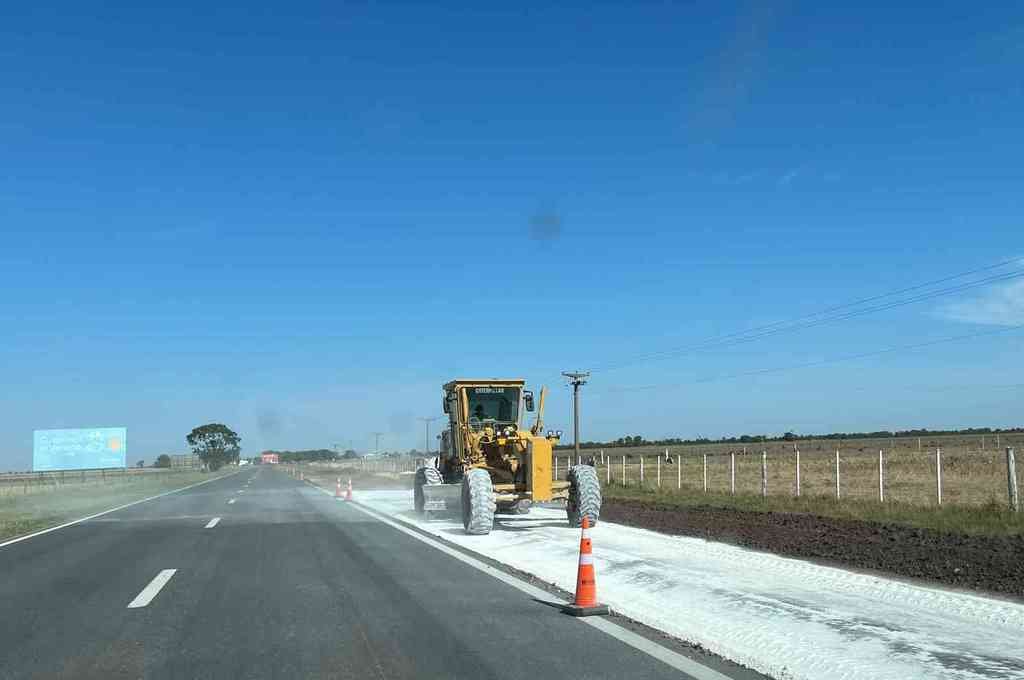 En el tramo entre ambas localidades del departamento Las Colonias ya se observan los sectores donde estará disponible el trecer carrill. Mirador