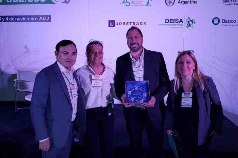 La localidad del departamento Castellanos fue seleccionada entre las 100 propuesta destacadas en el marco del congreso. El titular del Ejecutivo local recibió un reconocimiento. Gentileza