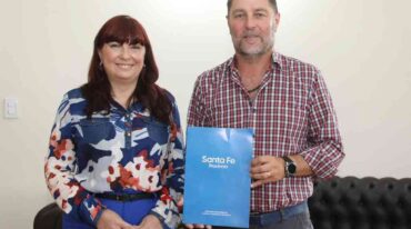 En la firma del convenio estuvo presente también la directora del Centro de Atención Personalizada de PAMI del departamento San Justo