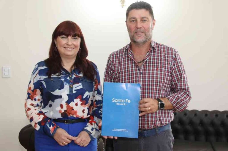En la firma del convenio estuvo presente también la directora del Centro de Atención Personalizada de PAMI del departamento San Justo