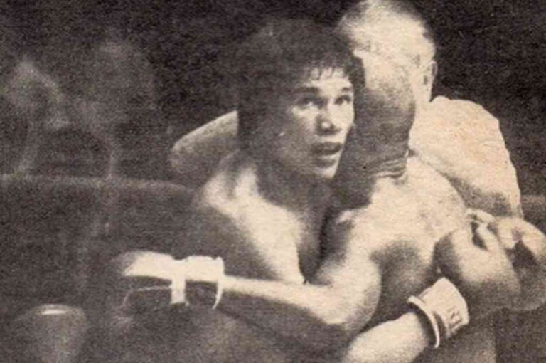 Todo un clásico. Carlos Monzón abrazado a Bennie Briscoe