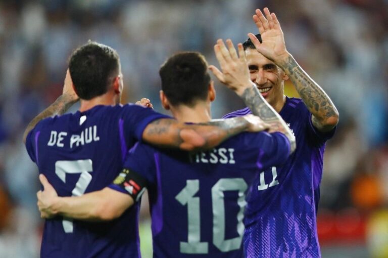 Lio Messi convirtió un tanto y Angelito Di María