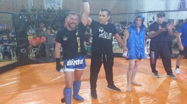 El paranaense David Roque es el nuevo campeón entrerriano de kickboxing.