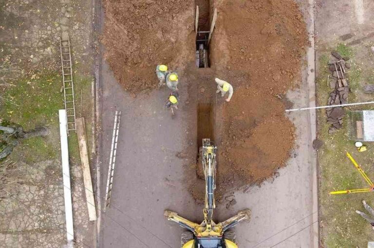 A raíz de ese primer encuentro la comuna avanzó -junto a una empresa de ingeniaría - en el relevamiento de los sectores de la localidad donde está faltando el servicio de cloacas para elevar el proyecto.  Archivo