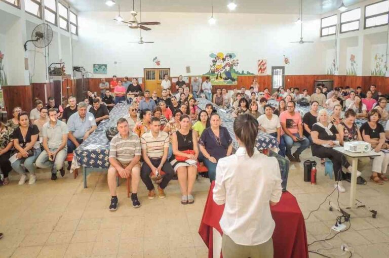 Los participantes hicieron aportes a cada temática y las conclusiones fueron expuestas en un plenario general. Todos los contenidos volcados en los talleres y plenario serán incorporados por el equipo de panificación en un documento público. Mirador