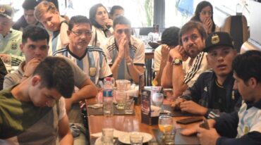 No lo podían creer. Arabia Saudita dio vuelta el partido y los hinchas se mostraban preocupados. Flavio Raina.
