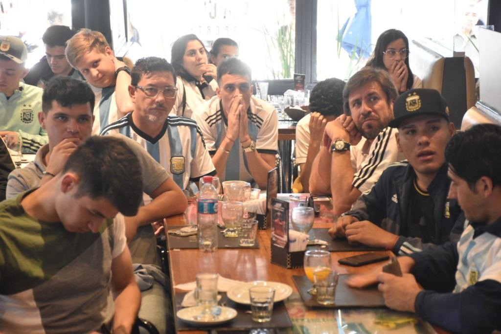 No lo podían creer. Arabia Saudita dio vuelta el partido y los hinchas se mostraban preocupados. Flavio Raina.