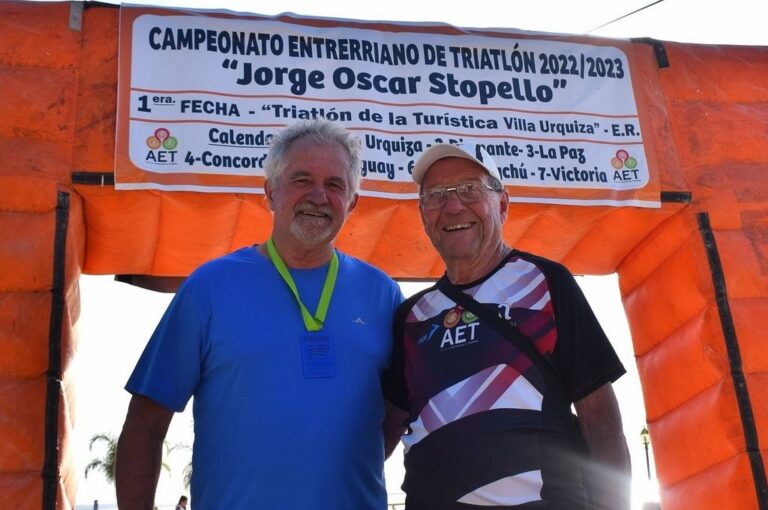 Antonio Nonino sigue porque tiene 'todas las ganas'. Jorge Stoppello porque su meta es 'dar la vueltita'. Se abrazaron en Villa Urquiza.  Luis Gómez