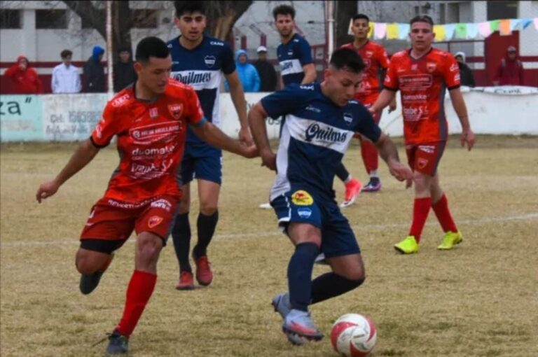 Partido entre Ferrocarril del Estado y Argentino Quilmes (ambos de Rafaela). Gentileza: prensa Ferro.