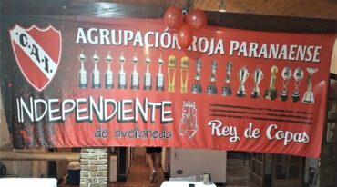 La nueva y colorida bandera que identifica a la Agrupación Roja Paranaense.