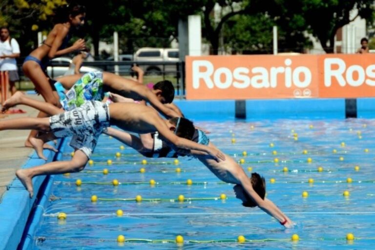 Las colonias de vacaciones pueden ser un refugio en la época estival. Archivo.