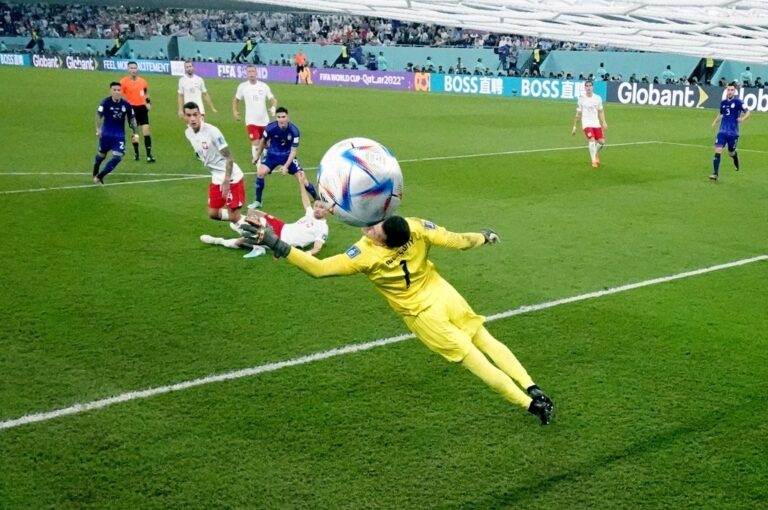 Golazo de Julián Álvarez para liquidar el encuentro ante Polonia. Reuters