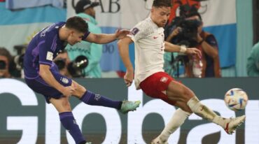 El seleccionado nacional de fútbol derrotó a Polonia con este gol de Julián Alvarez y uno previo de Alexis Mac Allister. Xinhua.