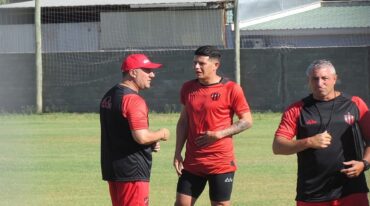 El entrenador comenzó a intentar convencer a Estigarribia que continúe en el Santo.  Gabriel Obelar