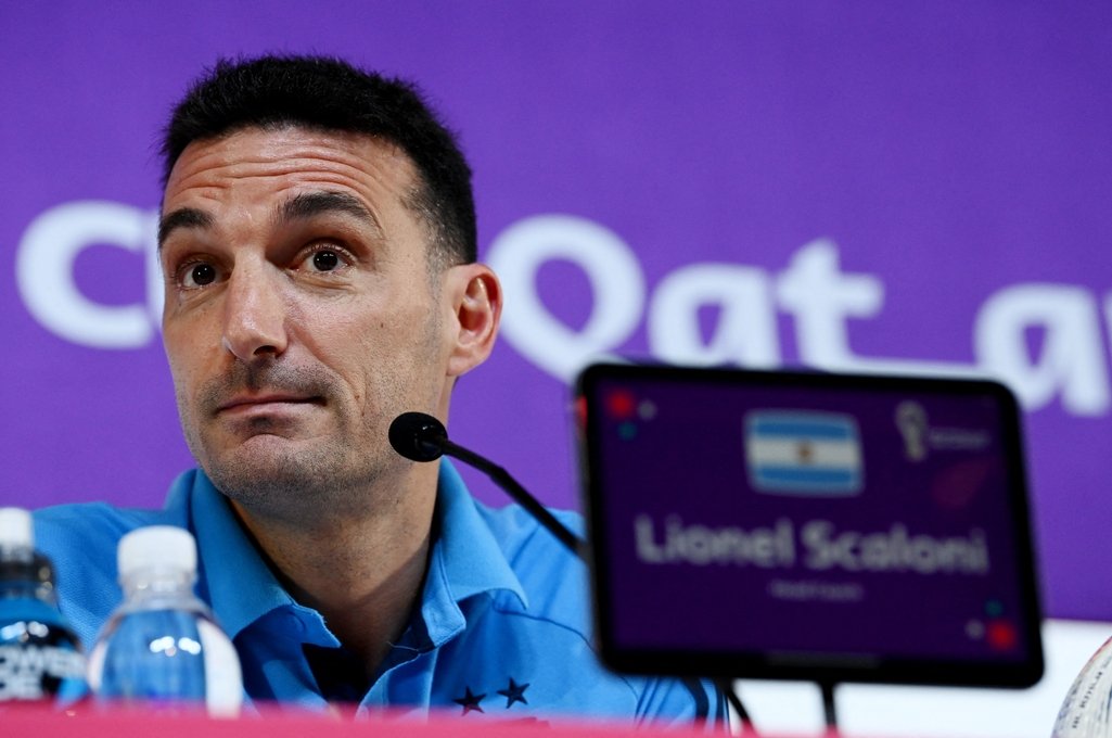 Lionel Scaloni se enojó con la prensa y la acusó de brindar información calificada que puede beneficiar al rival. Reuters