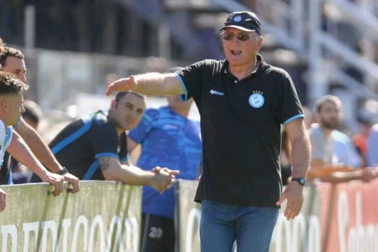 Restelli dirigió este 2022 a Villa San Carlos. Por motivos personales no seguirá. Gentileza.