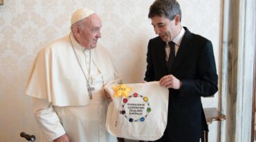 Simón entregó al santo padre algunos presentes impregnados de mucho simbolismo. Gentileza.