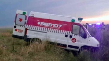 Algunas versiones indican que cuando un patrullero de la Comisaría 11a de Colonia Aldao llegó al lugar el doctor trató de escapar