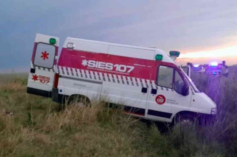 Algunas versiones indican que cuando un patrullero de la Comisaría 11a de Colonia Aldao llegó al lugar el doctor trató de escapar