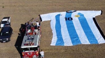 La camiseta fue creada por trabajadores comunales de Serodino.