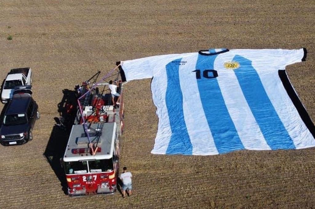 La camiseta fue creada por trabajadores comunales de Serodino.