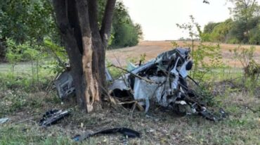 El vehículo quedó totalmente destruido. Rosario3