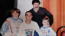 Reunión familiar tras el triunfo argentino en el mundial Sub 20 en Malasia (1997). Gentileza.