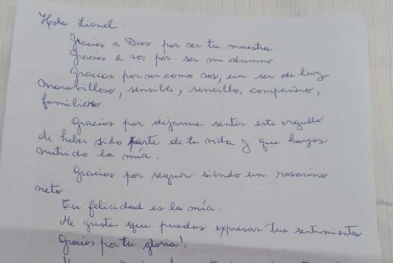 La propia maestra escribió la carta para el jugador de la selección. Gentileza.