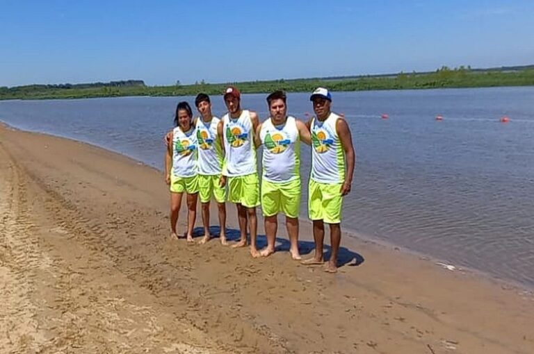 El staff de guardavidas que estará a cargo del cuidado en la playa.