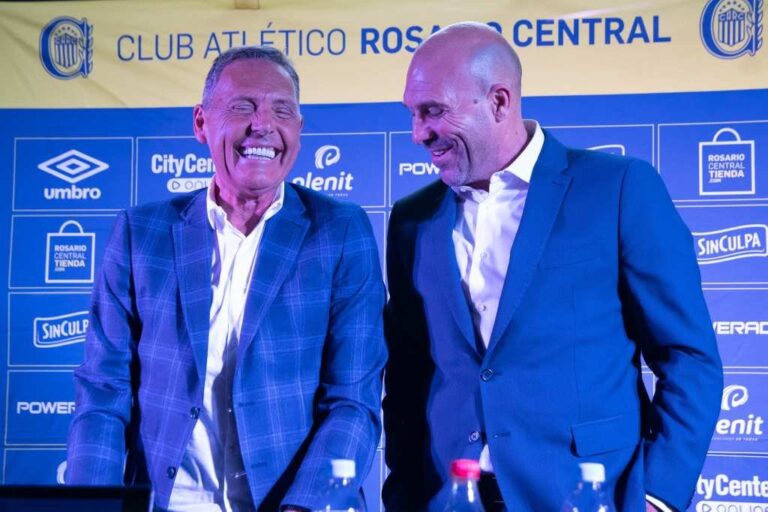 Russo asumió en la primera medida importante de Belloso como presidente de Central. Gentileza: prensa Rosario Central.