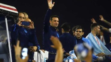 Scaloni llegó este martes al país con la delegación campeona. Reuters.