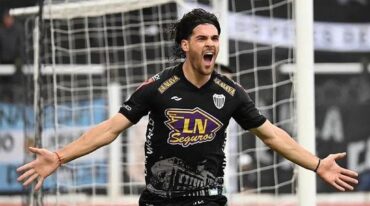 Facundo Castelli es el delantero que quiere continuar dirigiendo Walter Otta