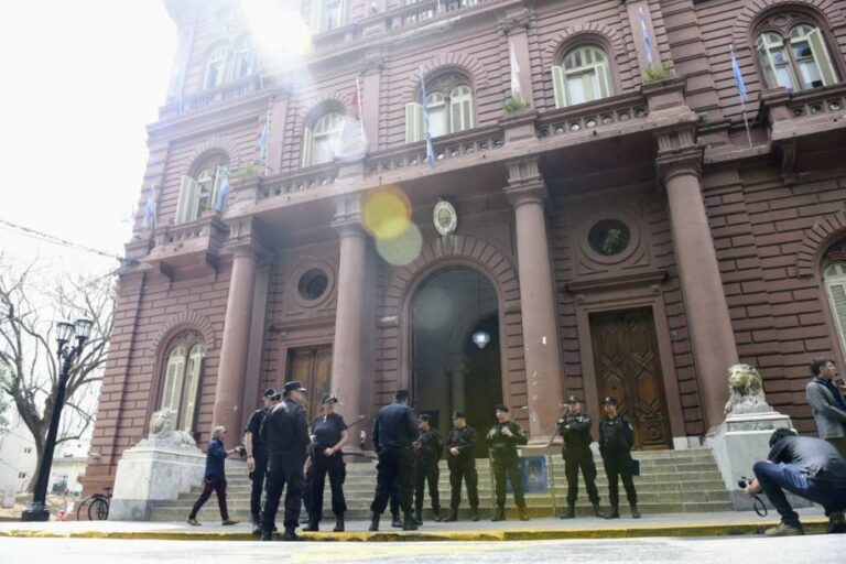 Fachada de la Municipalidad de Rosario. Aquí