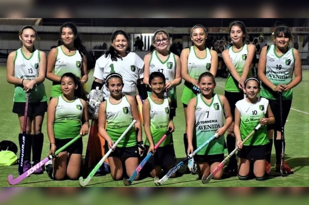 Las niñas de Sub 12 participaron por primera vez del Torneo Oficial de Damas y se subieron al podio.