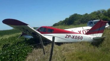 Una avioneta que traía -según se calcula- al menos 200 kilos de cocaína para la banda sufrió un accidente y quedó destruida en un campo de Naré en 2020. La droga desapareció antes de que llegue la policía. Archivo.