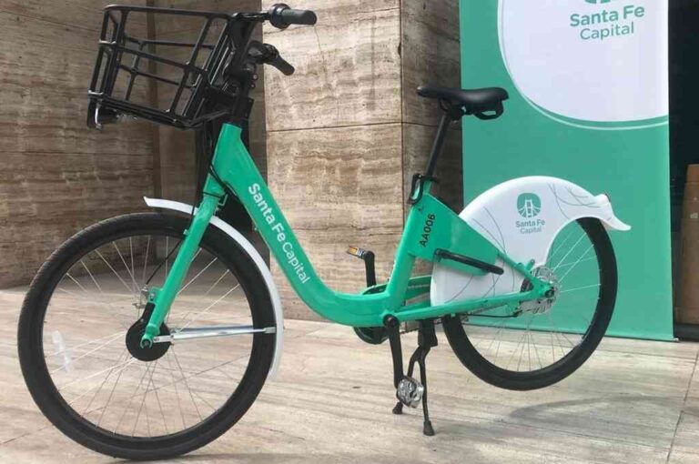 En el caso de que el sistema detecte que una bicicleta salió del radio permitido 'las vamos a salir a buscar. El GPS está en el interior de cada rodado