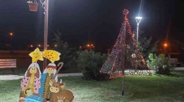 Rohrmann remarcó que fueron muchos los vecinos que asistieron y participaron de estas actividades. 'Además los talleres permitieron entregar adornos navideños que están colocados en los espacios verdes de la localidad'