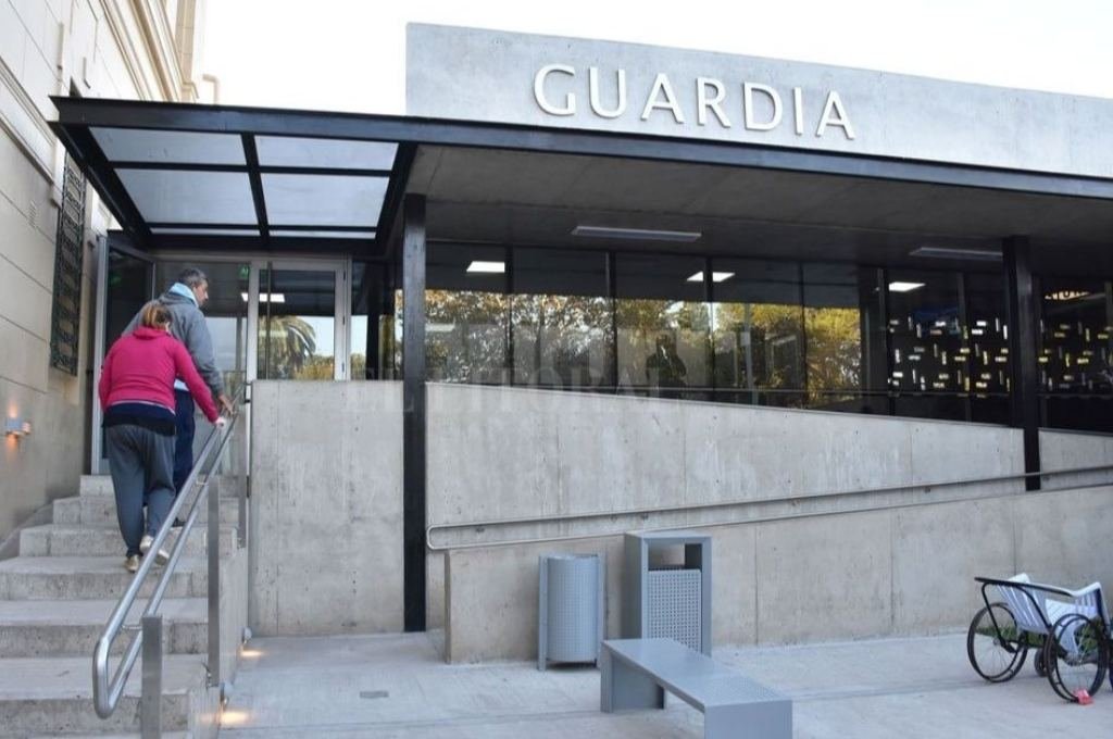 Ambos heridos fueron atendidos en la guardia del hospital Cullen. Archivo.